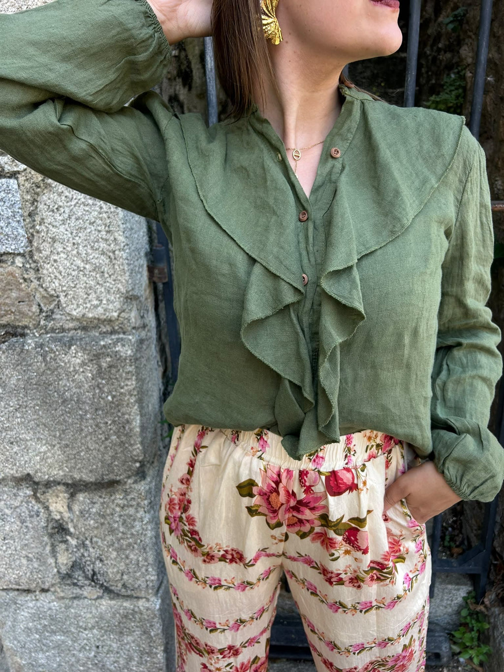 Chemise en lin à col jabot