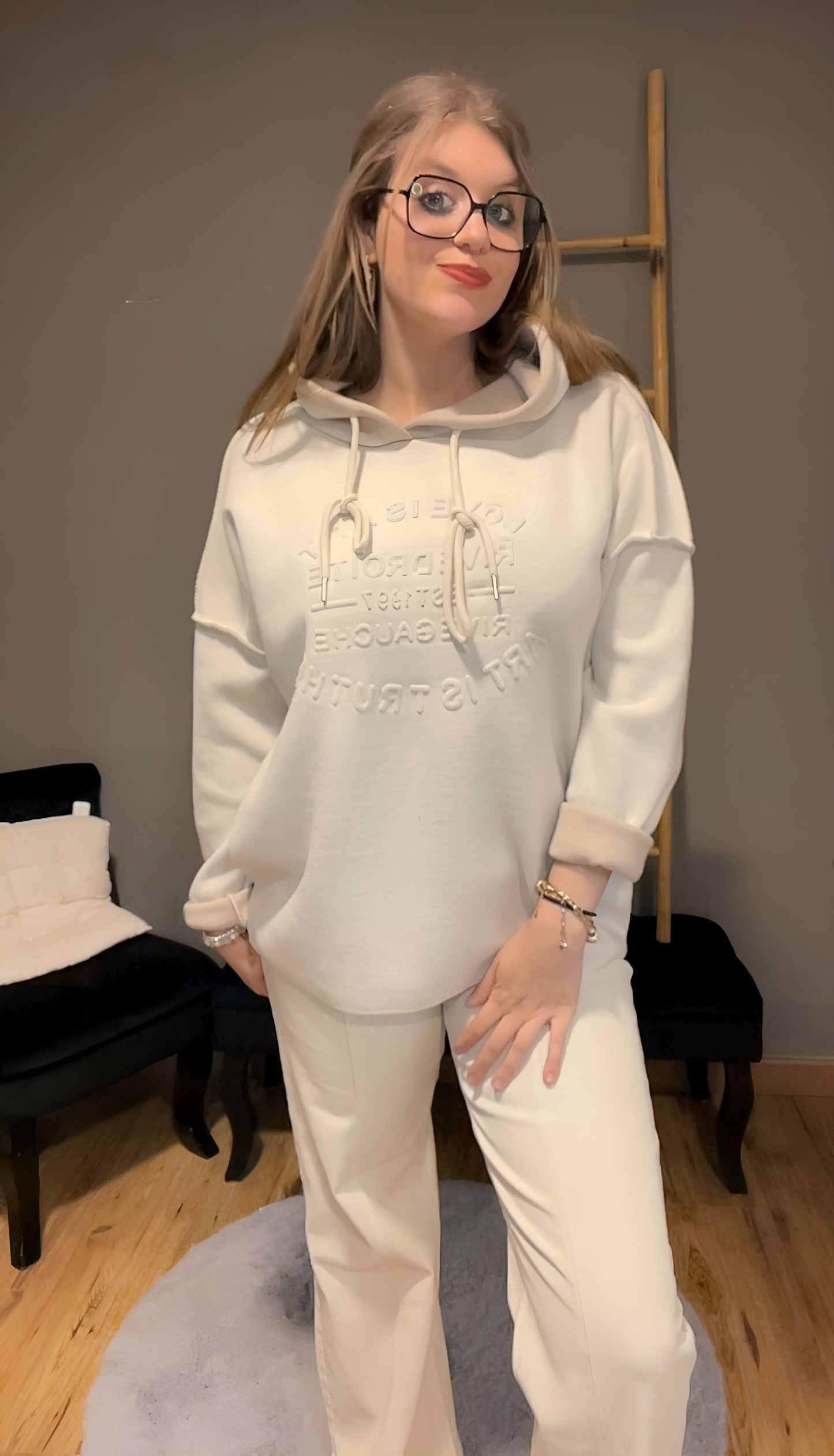 Sweat à capuche (existe en plusieurs couleur)