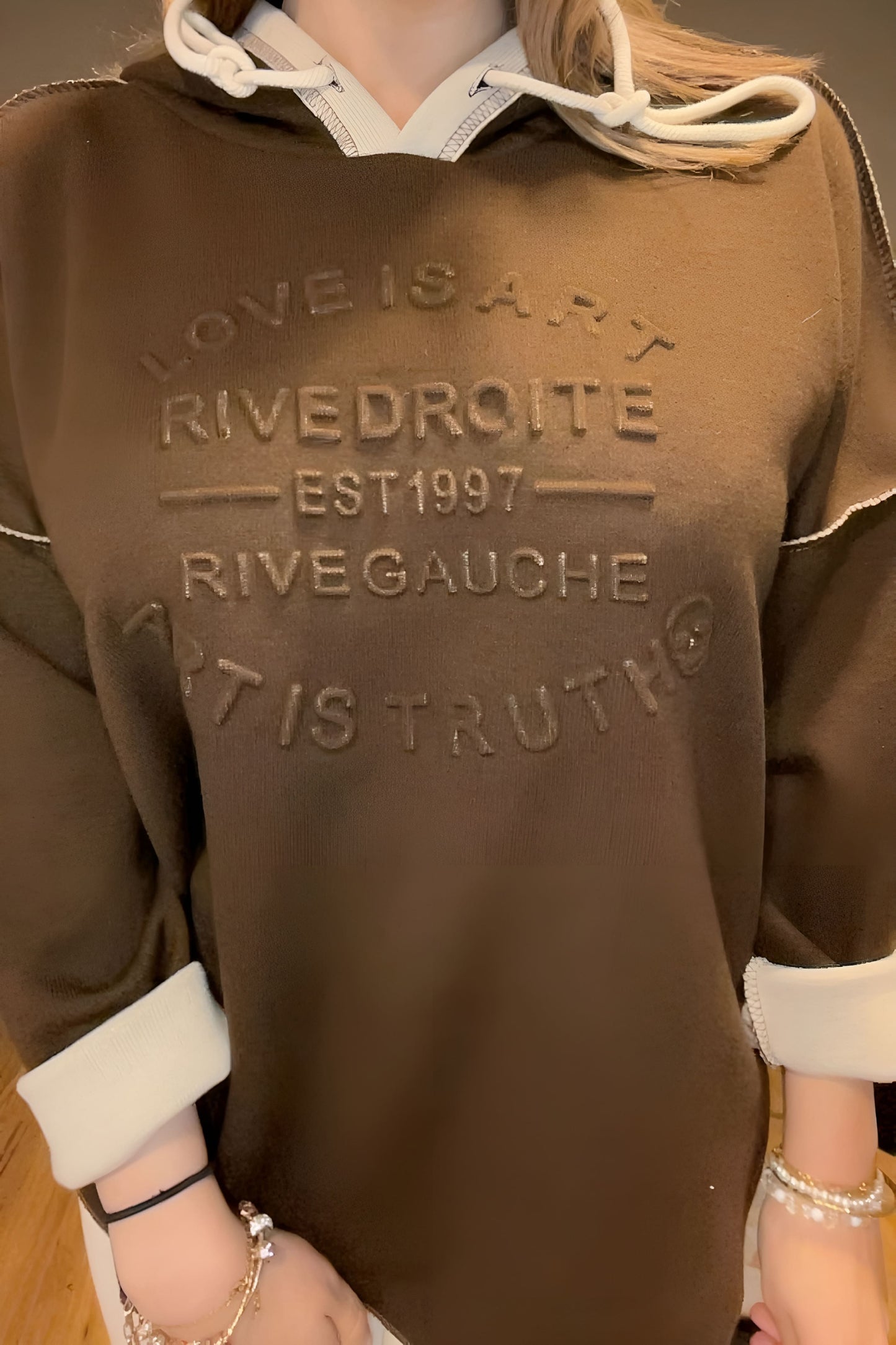 Sweat à capuche (existe en plusieurs couleur)