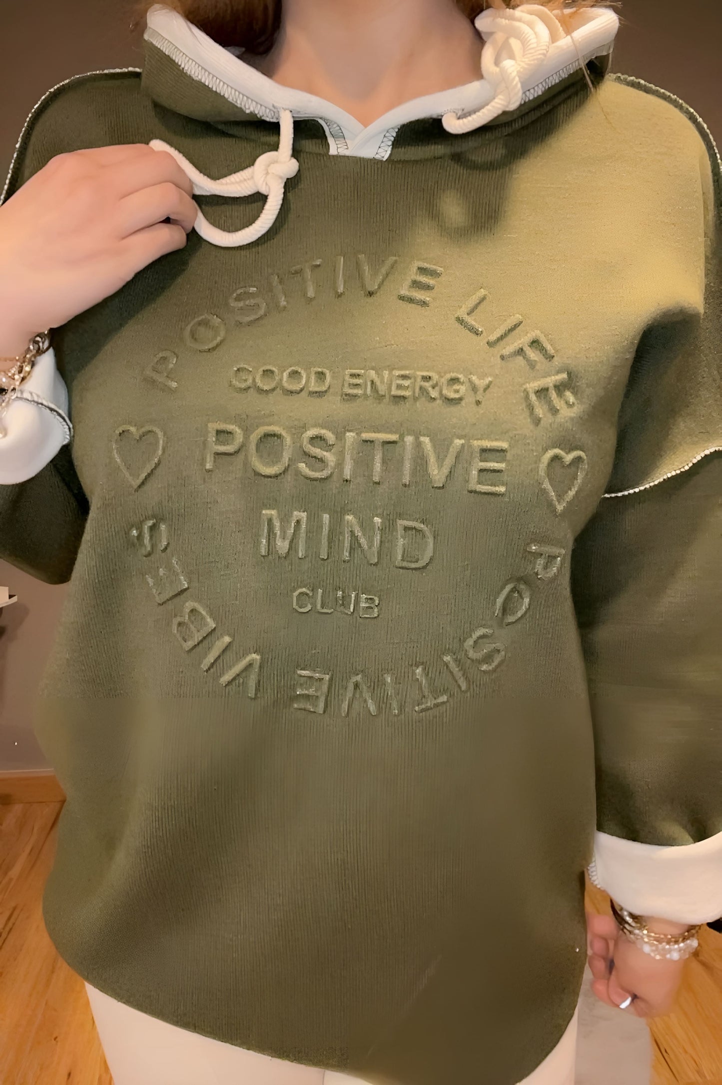 Sweat à capuche (existe en plusieurs couleur)