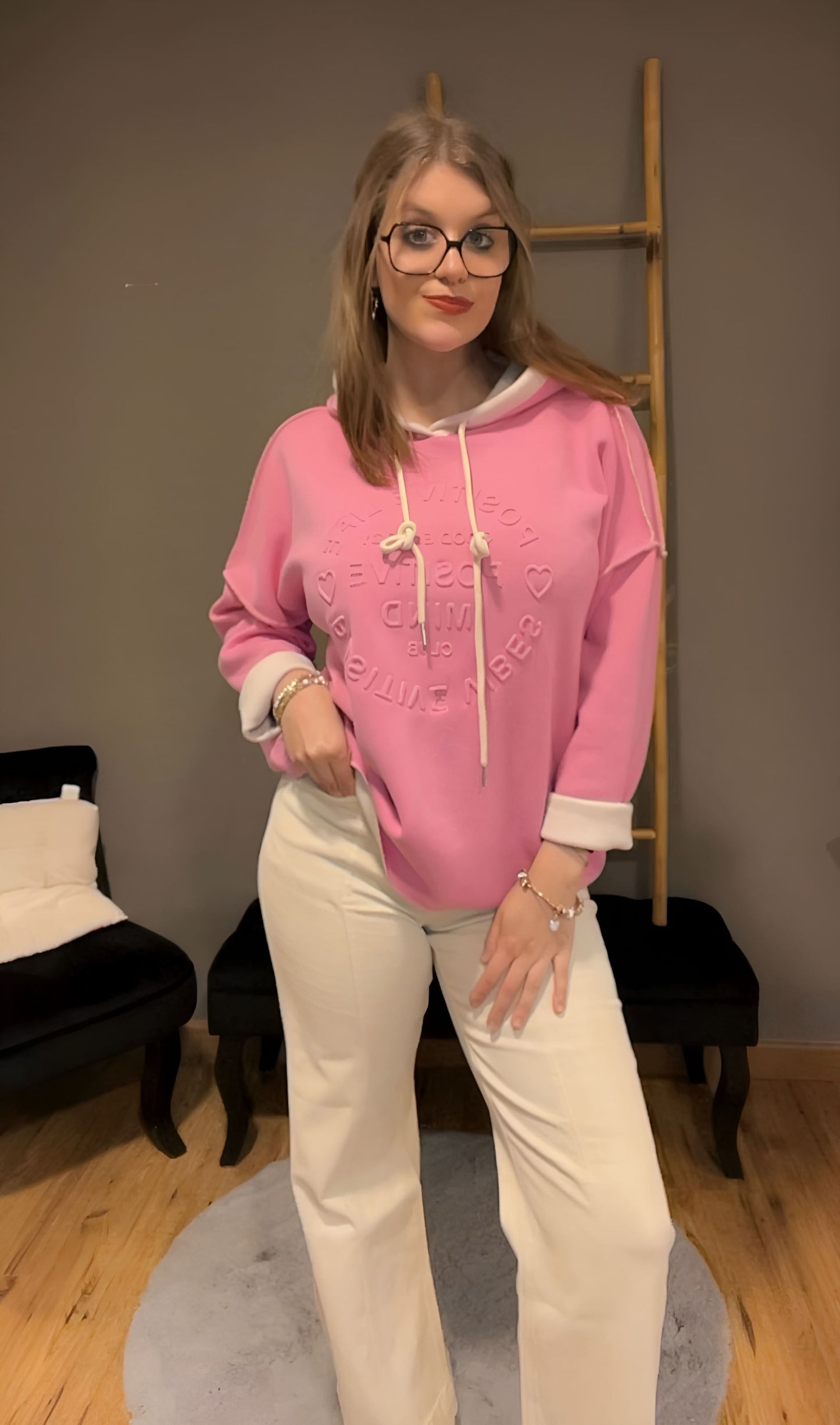 Sweat à capuche (existe en plusieurs couleur)