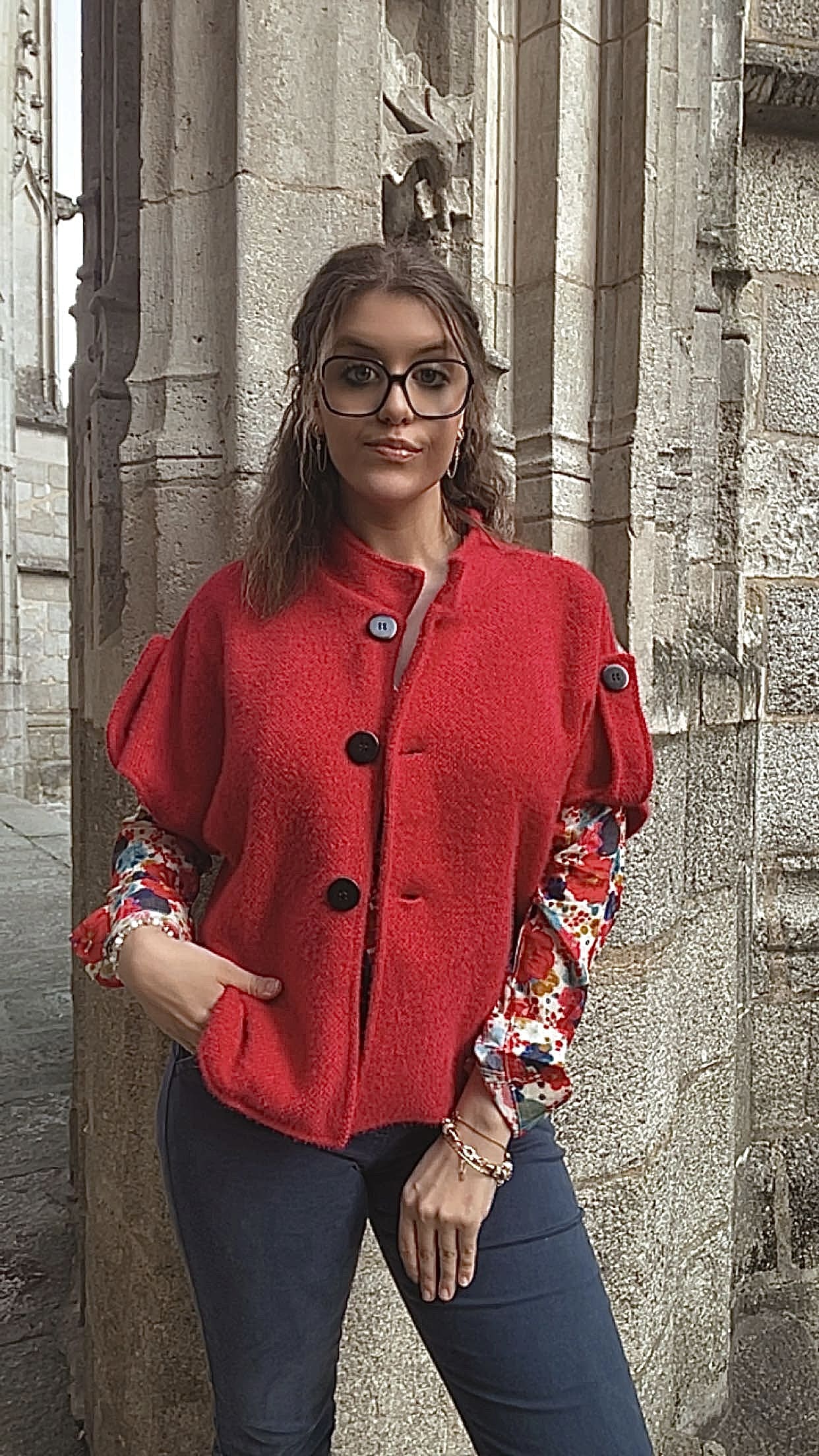 veste sans manches en maille (existe en deux couleurs.)