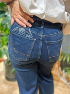 Jean flare avec ceinture bandana