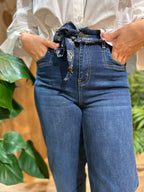 Jean flare avec ceinture bandana