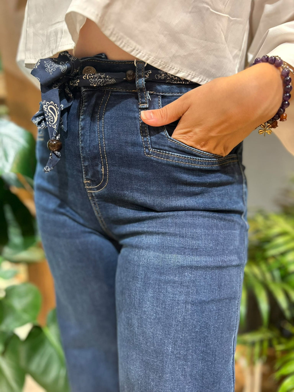 Jean flare avec ceinture bandana