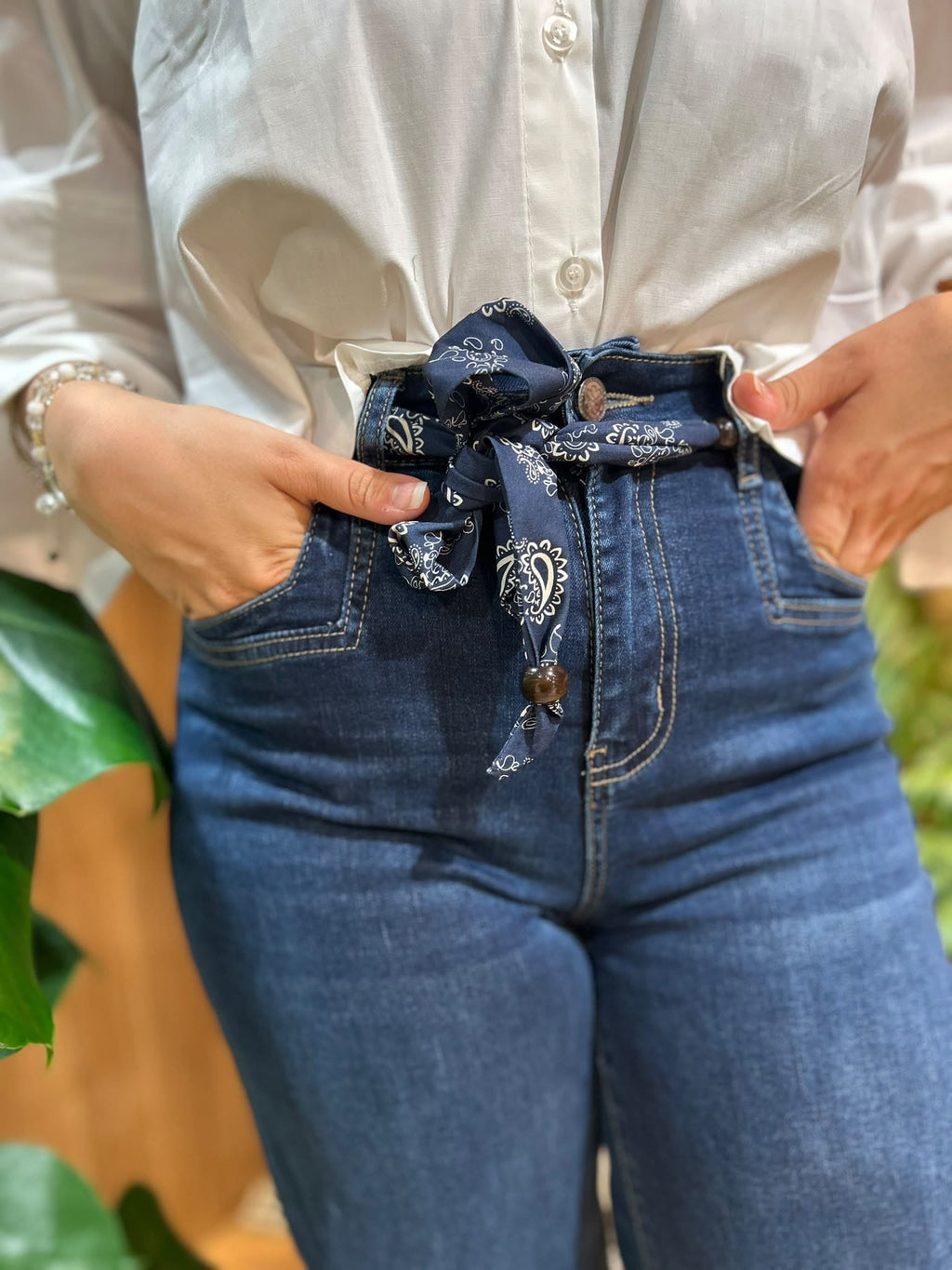 Jean flare avec ceinture bandana
