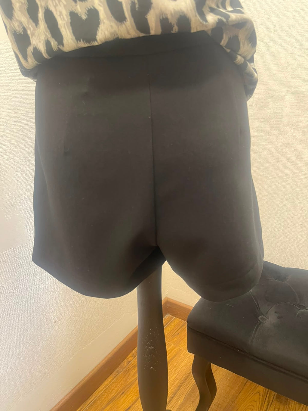 Short taille haute à boutons dorés noir - H&M : Taille M (P0526-479)