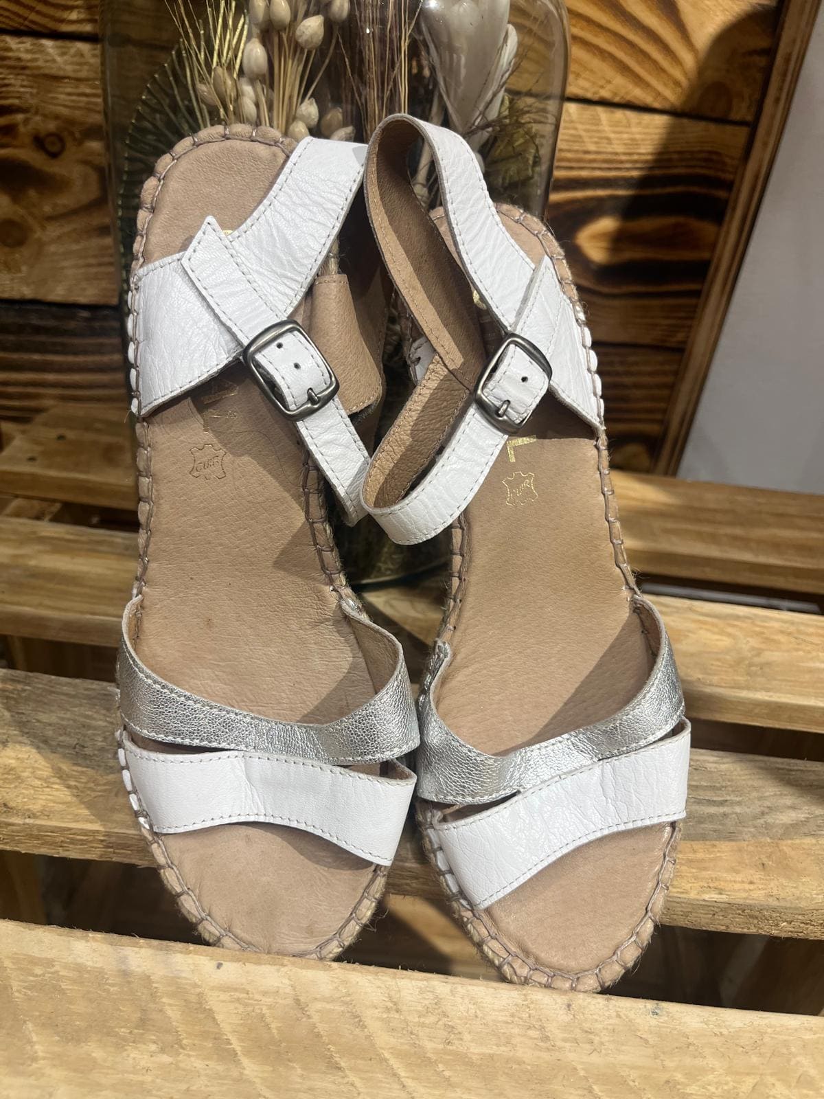 Sandales Compensées en Cuir – Chacal : Pointure 37