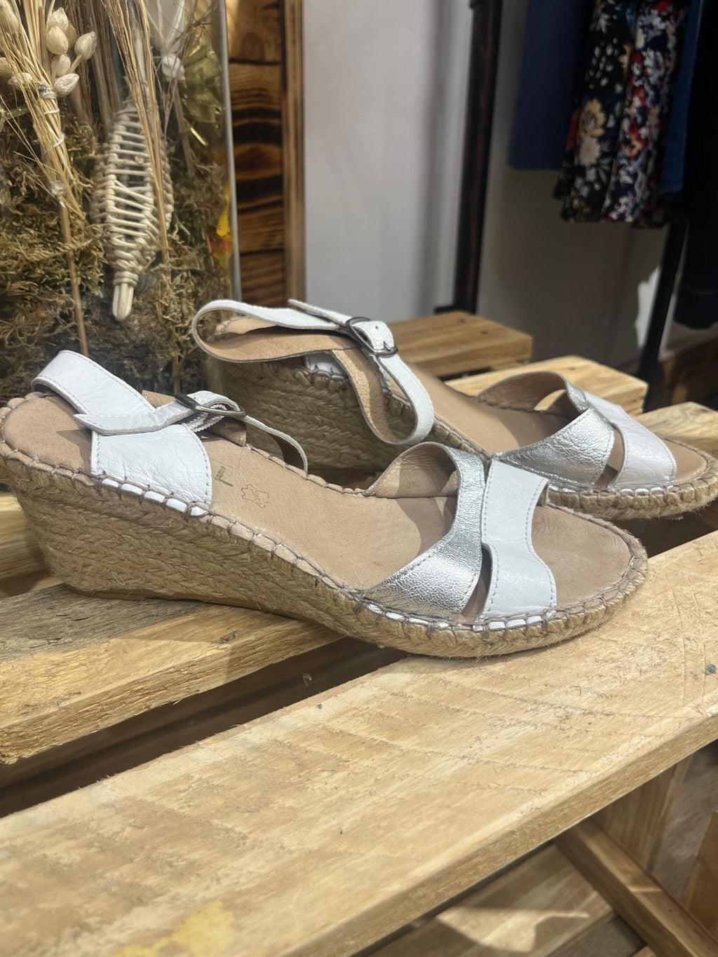 Sandales Compensées en Cuir – Chacal : Pointure 37