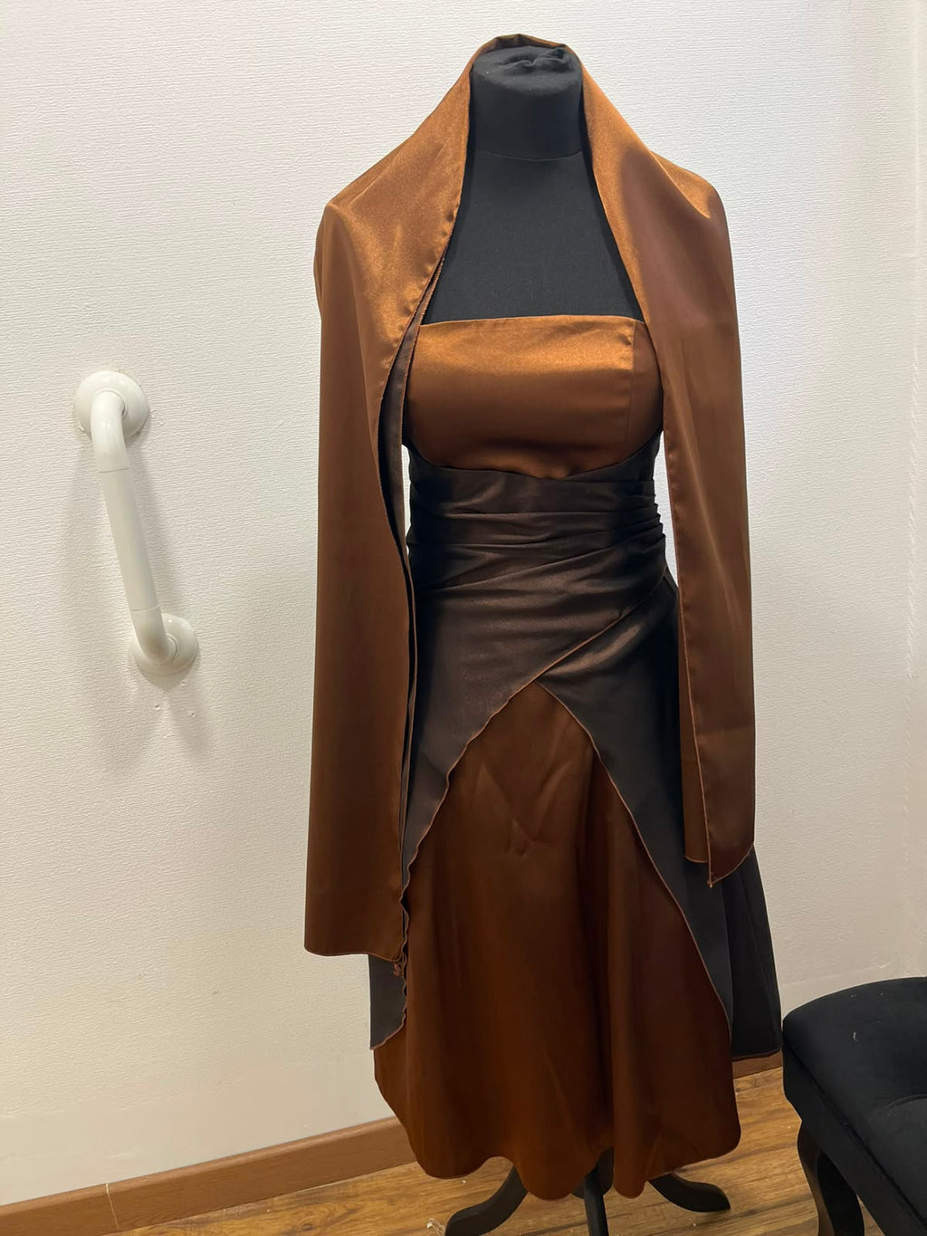 Robe de soirée bustier satinée à laçage dos - YVES CALIN : Taille 36 (P0526-132)