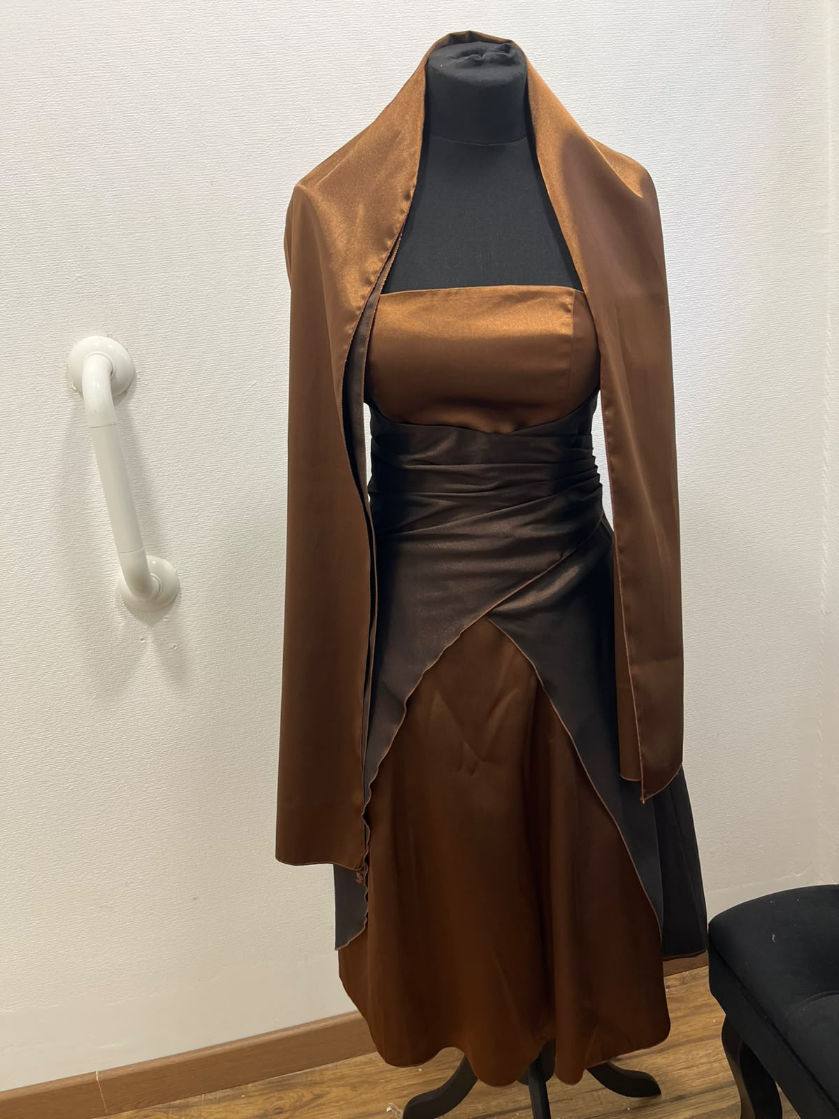 Robe de soirée bustier satinée à laçage dos - YVES CALIN : Taille 36 (P0526-132)