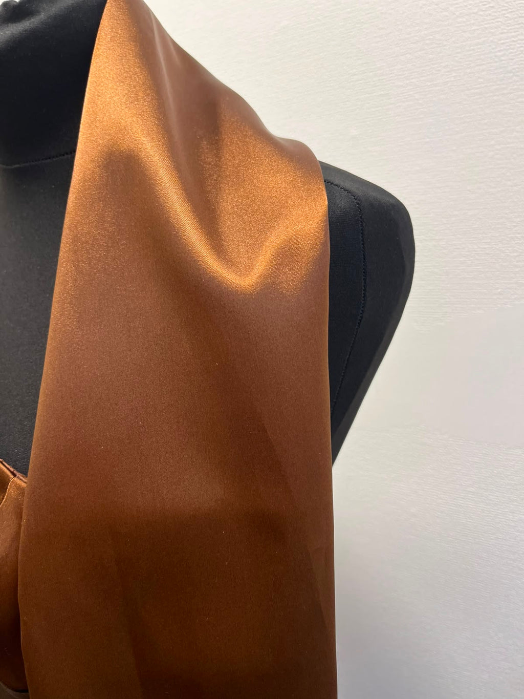 Robe de soirée bustier satinée à laçage dos - YVES CALIN : Taille 36 (P0526-132)