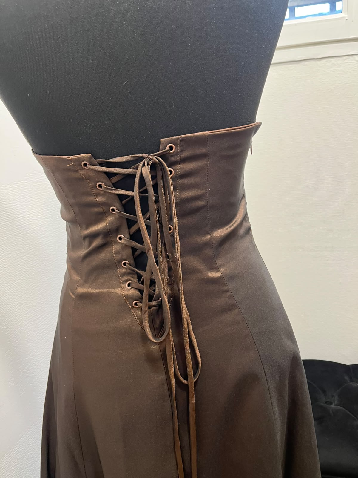 Robe de soirée bustier satinée à laçage dos - YVES CALIN : Taille 36 (P0526-132)