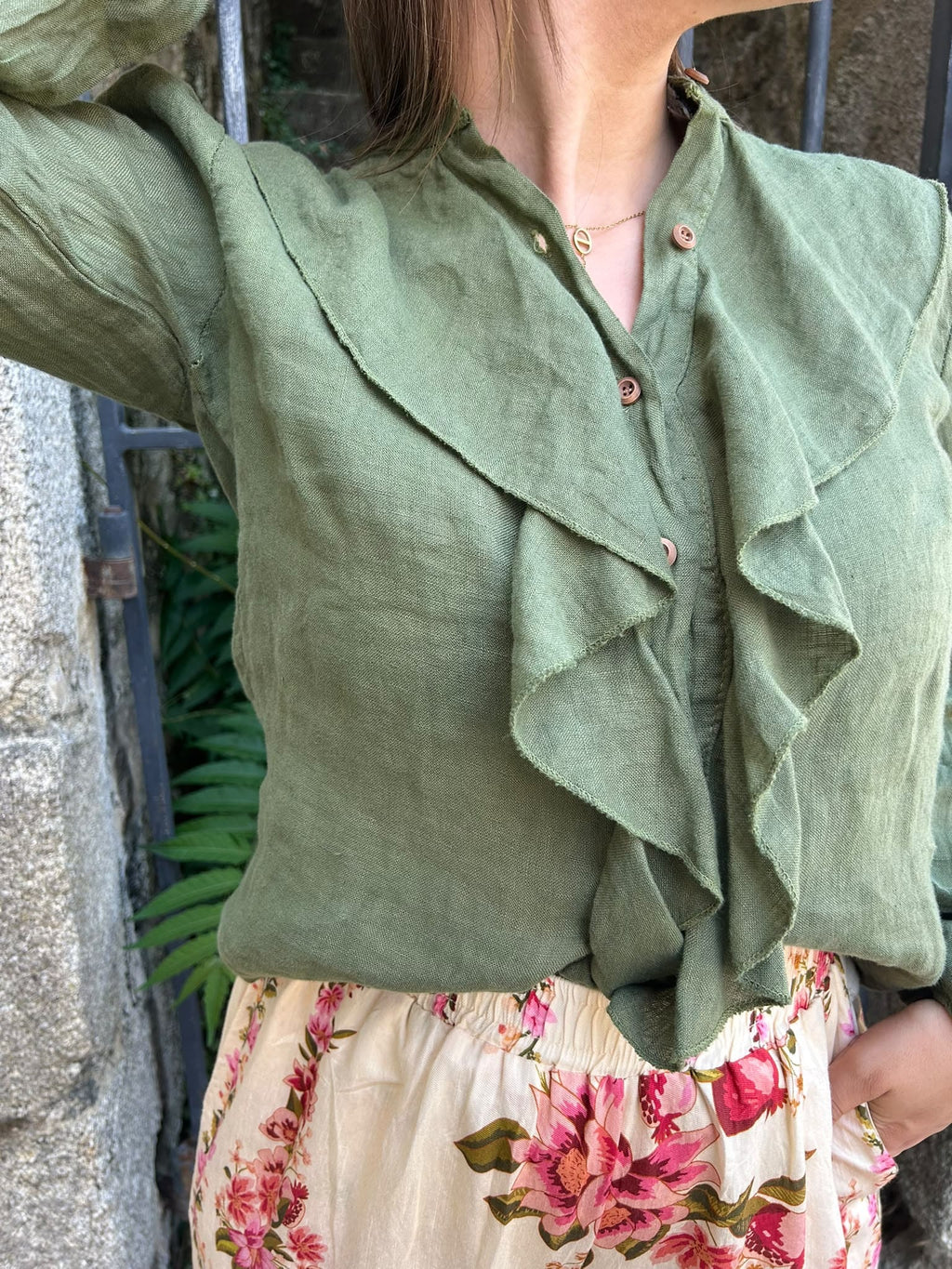 Chemise en lin à col jabot