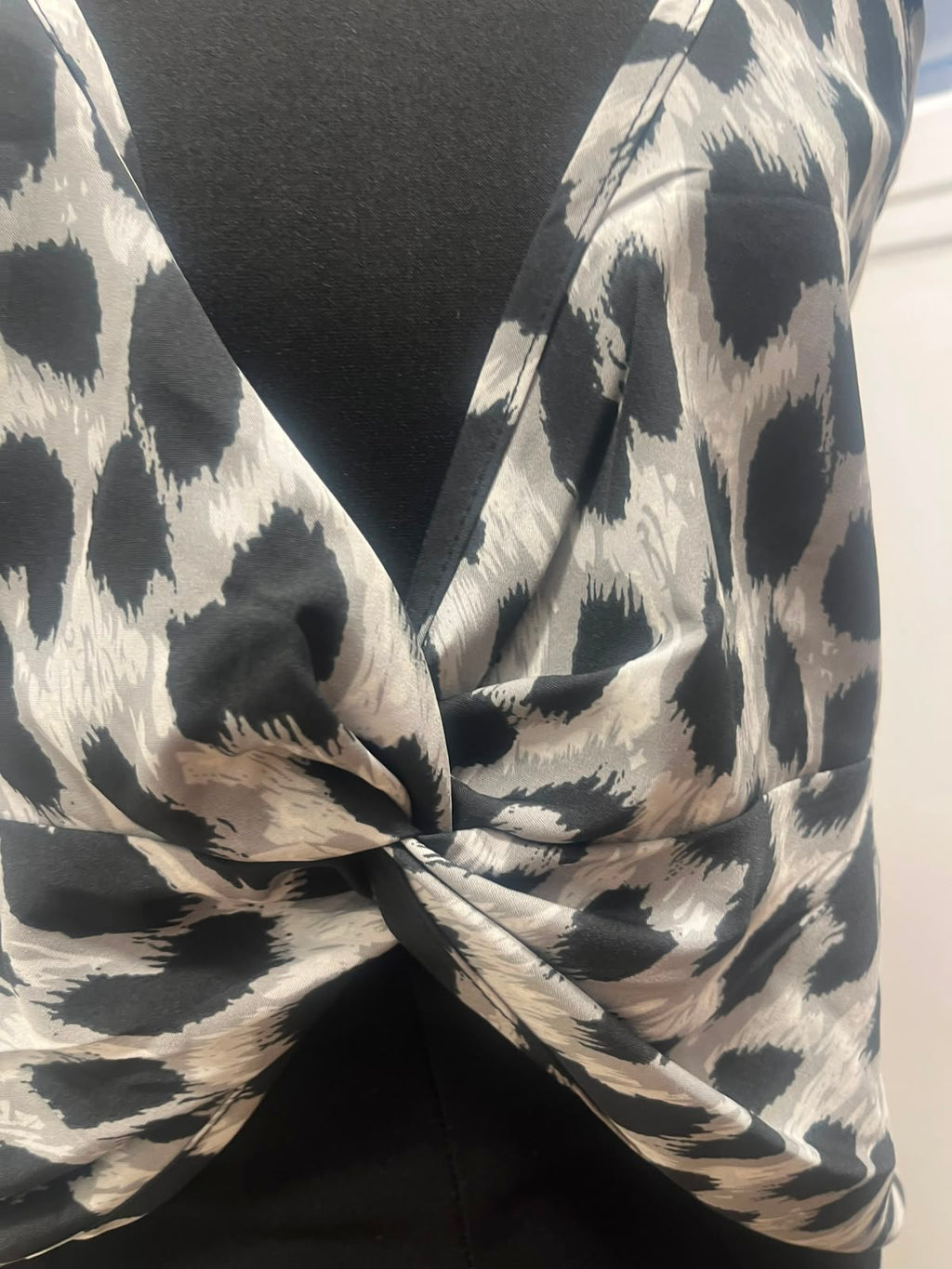 Débardeur satiné torsadé léopard gris - GNK : Taille Unique (P0726-47)