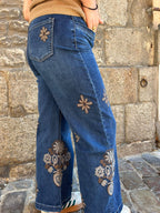 Jean large brodé avec ceinture