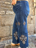 Jean large brodé avec ceinture