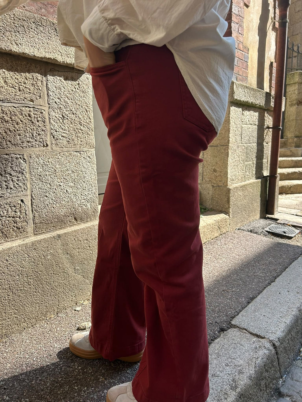 Jean large évasé rouge brique