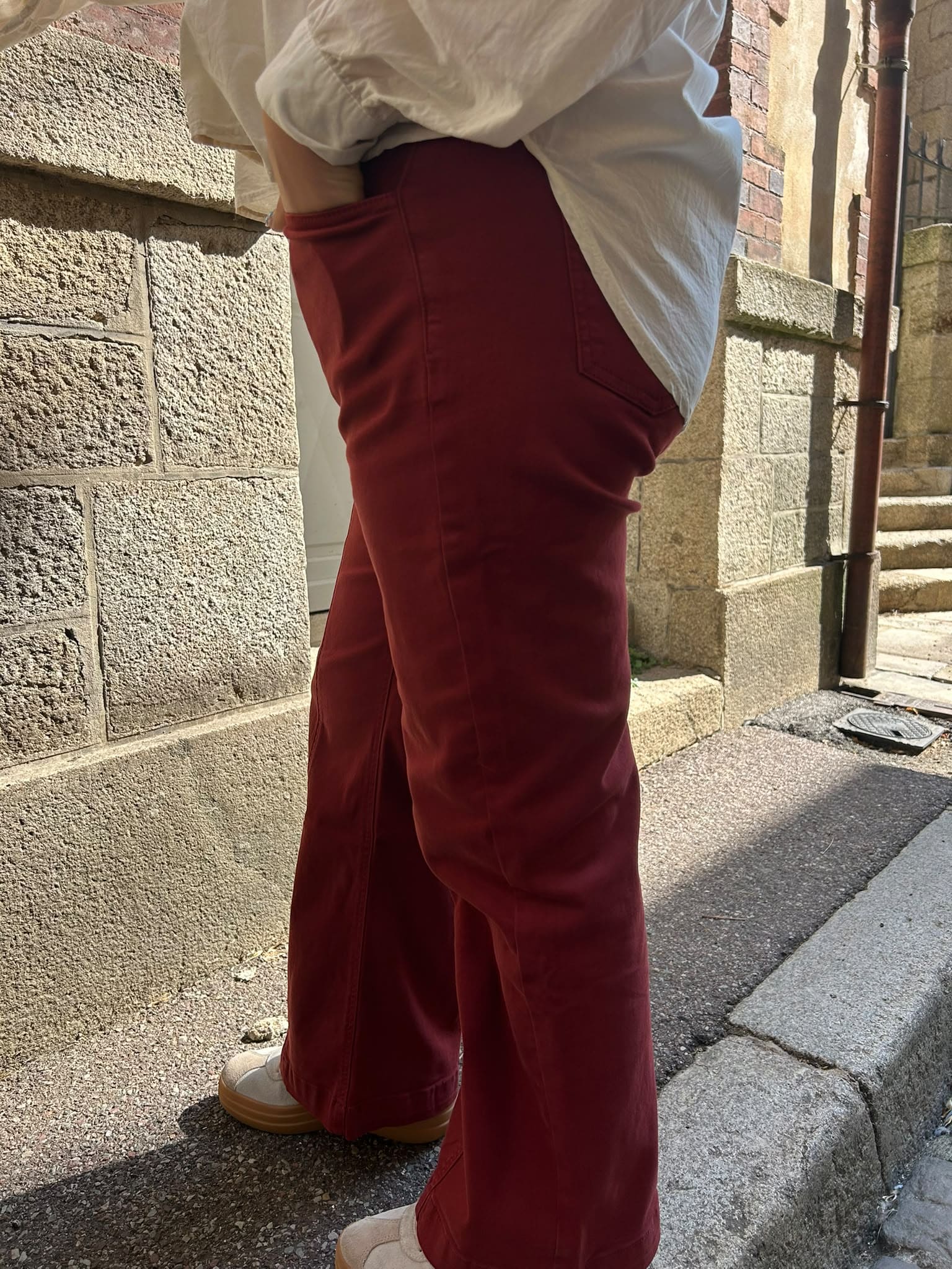 Jean large évasé rouge brique