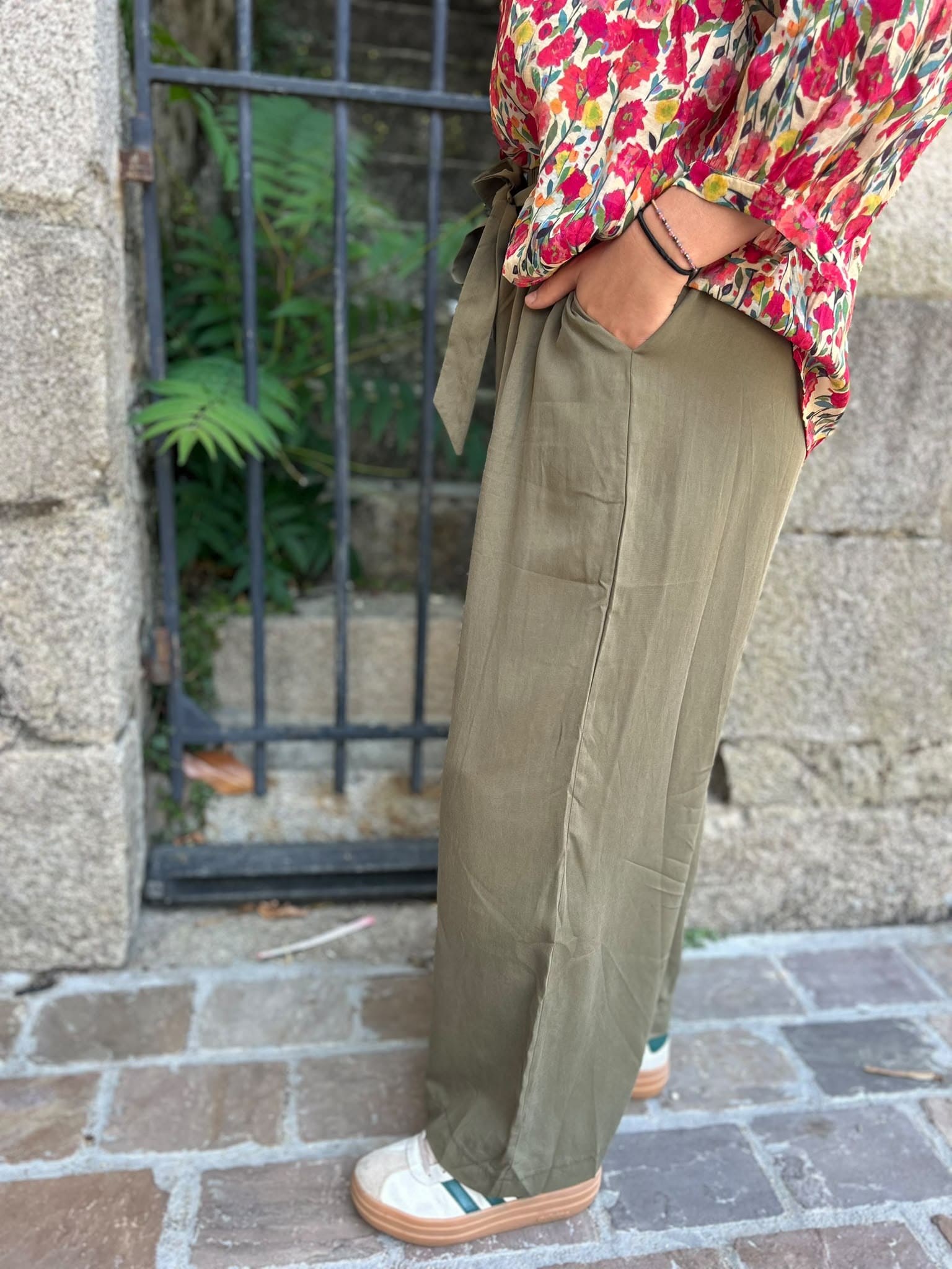 Pantalon fluide large en tencel kaki