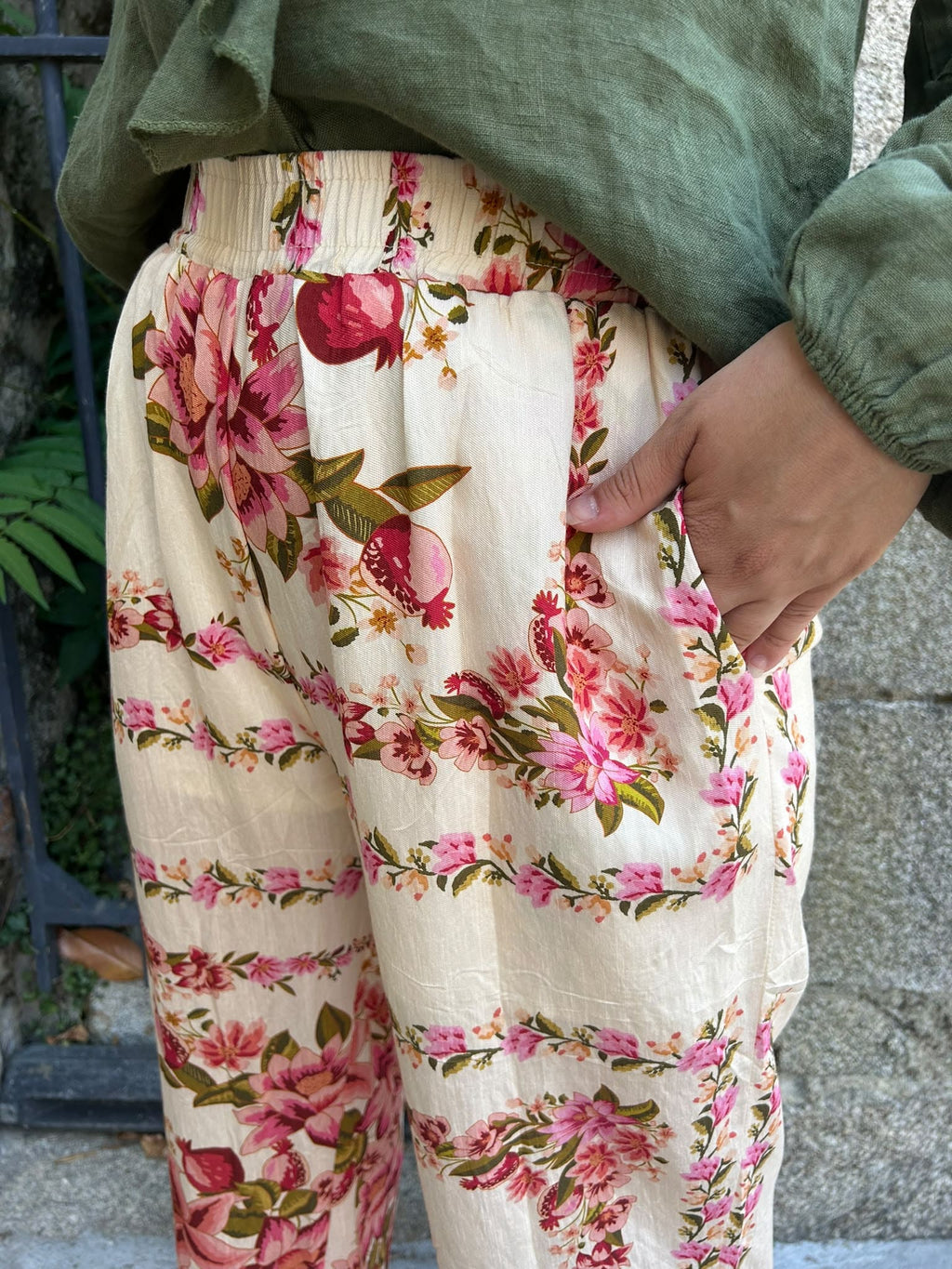 Pantalon fluide imprimé floral & grenades